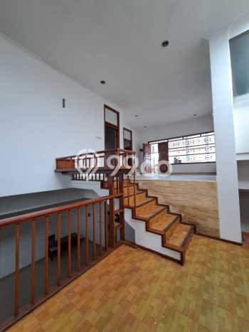 Ready to Use! Luxury House LT 200m2 Desain Modern di Singgasana Ready to Use! Luxury House LT 200m2 Desain Modern di Singgasana