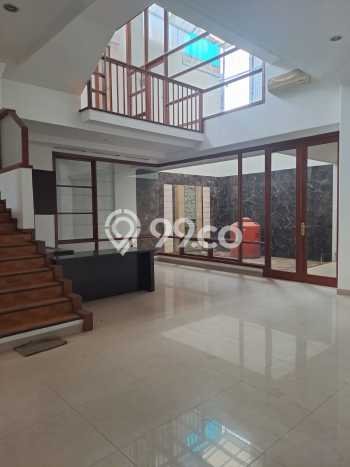 Ready to Use! Luxury House LT 200m2 Desain Modern di Singgasana Ready to Use! Luxury House LT 200m2 Desain Modern di Singgasana