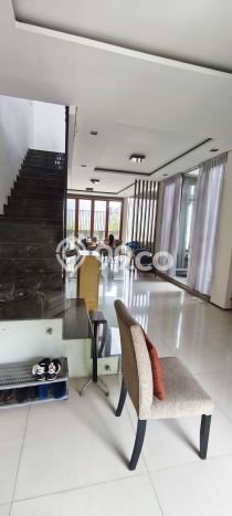 Ready to Use! Premium House LT 287m2 Desain Elegan di mekar wangi Ready to Use! Premium House LT 287m2 Desain Elegan di mekar wangi