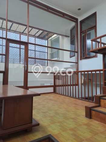 Ready to Use! Luxury House LT 200m2 Desain Modern di Singgasana Ready to Use! Luxury House LT 200m2 Desain Modern di Singgasana