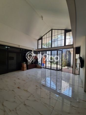 Rumah Mewah LB 350m2 Siap Pakai Desain Elegan di Setra Murni, Bandung Rumah Mewah LB 350m2 Siap Pakai Desain Elegan di Setra Murni, Bandung