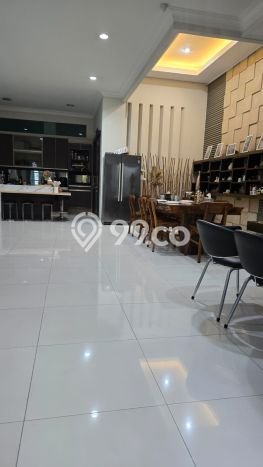Rumah Elit LB 450m2 Siap Huni Desain Elegan di Setra Duta, Bandung Rumah Elit LB 450m2 Siap Huni Desain Elegan di Setra Duta, Bandung
