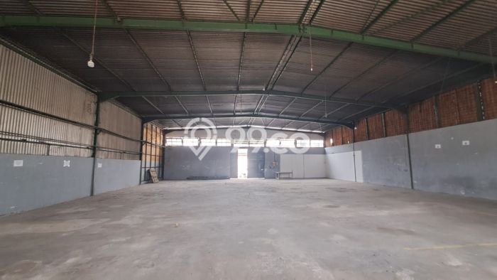 Gudang Kawasan Niaga di , Luas 1200m2m², Siap Usaha Gudang Kawasan Niaga di , Luas 1200m2m², Siap Usaha