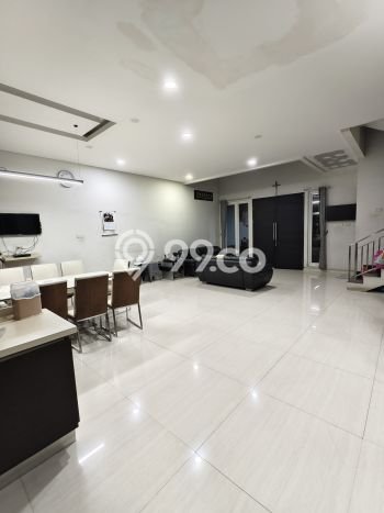 Ready to Use! Premium House LT 165m2 Desain Elegan di Taman Kopo Indah Ready to Use! Premium House LT 165m2 Desain Elegan di Taman Kopo Indah