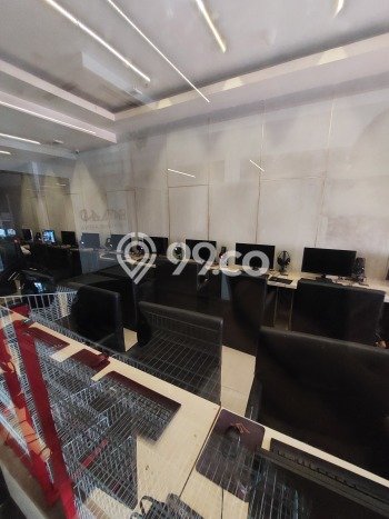 Unit Komersial Dijual di Ngaliyan Semarang Luas Tanah 369m2, Luas Bangunan 738m2 Unit Komersial Dijual di Ngaliyan Semarang Luas Tanah 369m2, Luas Bangunan 738m2