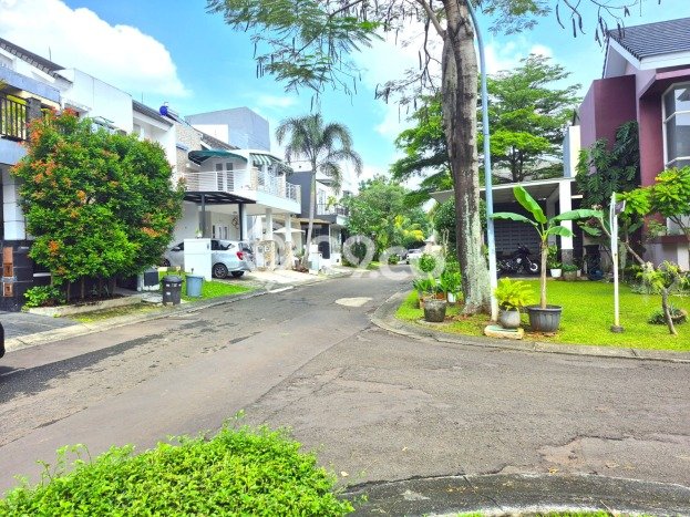 Rumah Luas Asri 3 KT Siap Huni di Bintaro Tangerang Selatan Rumah Luas Asri 3 KT Siap Huni di Bintaro Tangerang Selatan