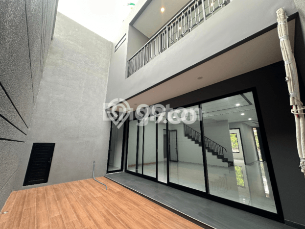 Rumah Luxury Modern Tanpa Renovasi di Citraland Surabaya Rumah Luxury Modern Tanpa Renovasi di Citraland Surabaya