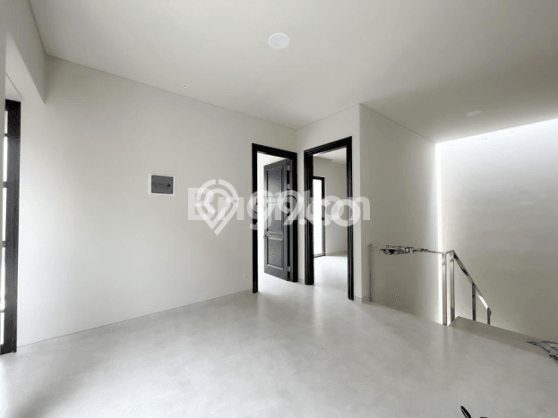 Rumah Elit Modern Siap Huni di Manyar Surabaya Rumah Elit Modern Siap Huni di Manyar Surabaya