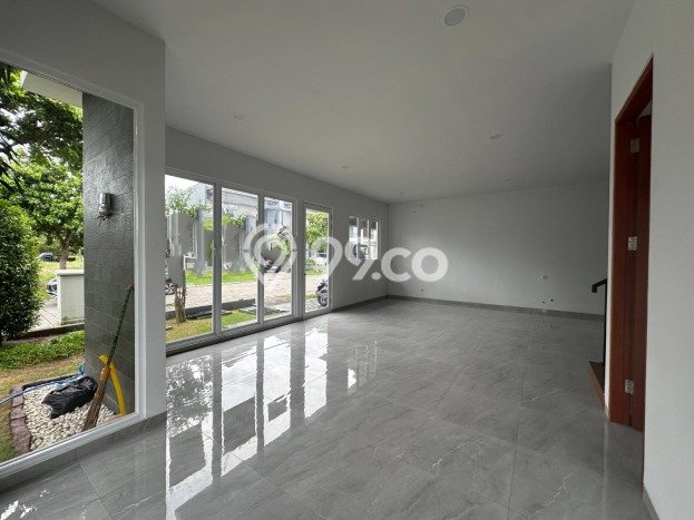 Rumah Elit LB 200m2 Siap Huni Desain Elegan di Graha, Surabaya Rumah Elit LB 200m2 Siap Huni Desain Elegan di Graha, Surabaya