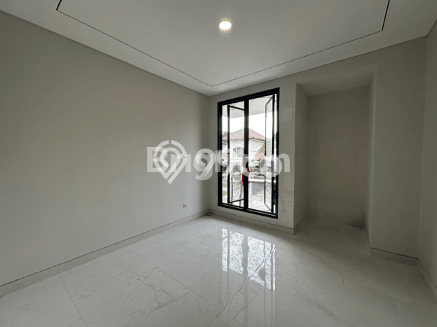 Ready to Use! Luxury House LT 210m2 Desain Elegan di Citraland Ready to Use! Luxury House LT 210m2 Desain Elegan di Citraland