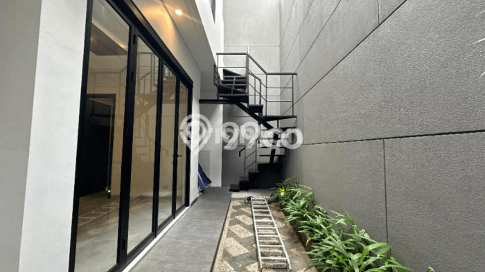 Rumah Elit Modern Siap Huni di Citraland Surabaya Rumah Elit Modern Siap Huni di Citraland Surabaya