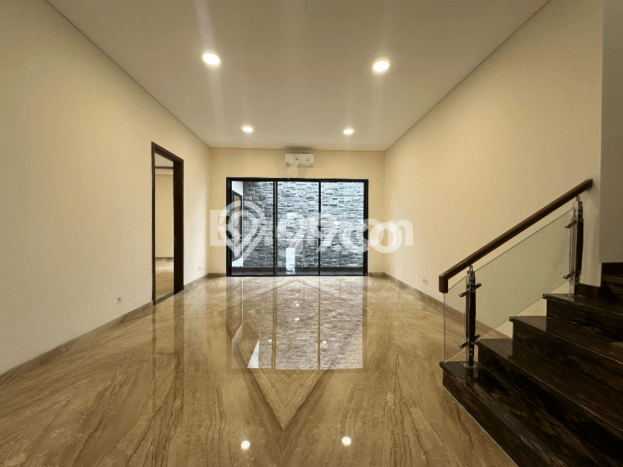 Rumah Mewah LB 650m2 Siap Pakai Desain Elegan di Citraland, Surabaya Rumah Mewah LB 650m2 Siap Pakai Desain Elegan di Citraland, Surabaya