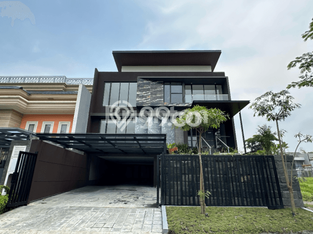 Rumah Mewah LB 840m2 Siap Huni Desain Elegan di Citraland, Surabaya Rumah Mewah LB 840m2 Siap Huni Desain Elegan di Citraland, Surabaya