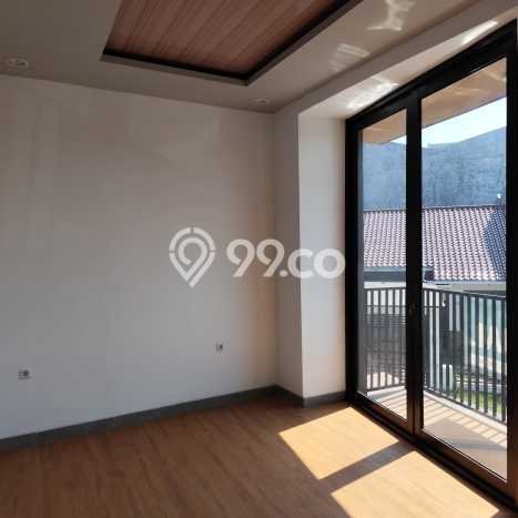 Rumah Modern 4 KT LT 150m2 di Pakuwon Indah Rumah Modern 4 KT LT 150m2 di Pakuwon Indah
