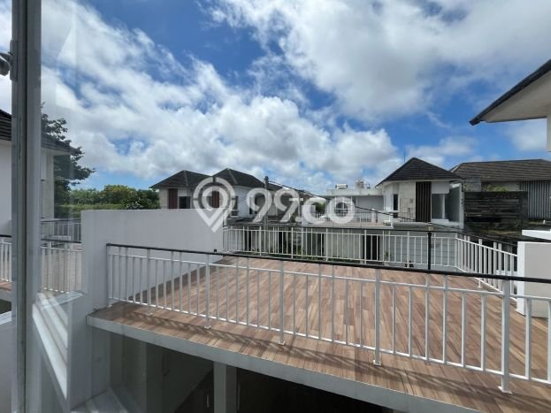 Vila Kawasan , Area 221m2m², Posisi Premium Vila Kawasan , Area 221m2m², Posisi Premium