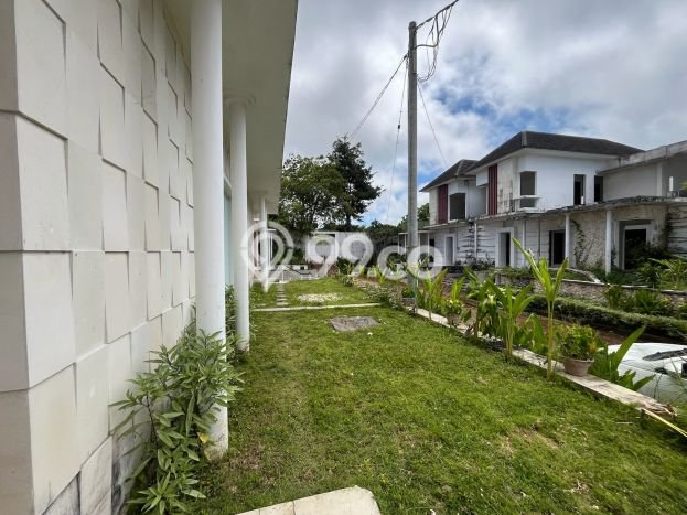Vila Kawasan , Area 221m2m², Posisi Premium Vila Kawasan , Area 221m2m², Posisi Premium