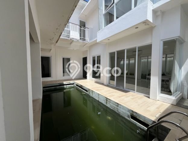 Vila Kawasan , Area 221m2m², Posisi Premium Vila Kawasan , Area 221m2m², Posisi Premium