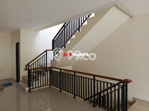 LOKASI PREMIUM! Ruko di Metland Puri, Luas 180m², Area Bisnis LOKASI PREMIUM! Ruko di Metland Puri, Luas 180m², Area Bisnis
