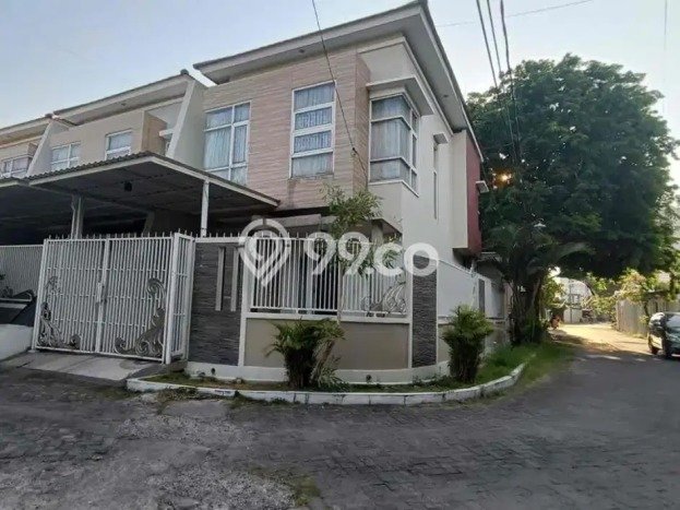 Rumah Modern 5 KT di Manyar Surabaya Rumah Modern 5 KT di Manyar Surabaya