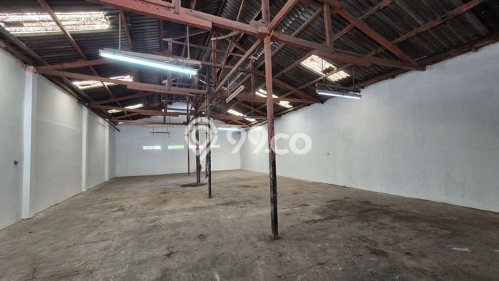 Unit Gudang Dijual di Surabaya LT 300m2 & LB 180m2 Unit Gudang Dijual di Surabaya LT 300m2 & LB 180m2