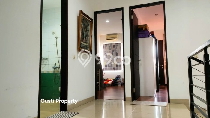 Siap Huni Hunian Elit 4 Kamar di Cilandak Dekat ke Mana Pun Siap Huni Hunian Elit 4 Kamar di Cilandak Dekat ke Mana Pun