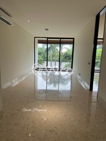 Ready to Use! Premium House LT 569m2 Desain Elegan di Kemang Ready to Use! Premium House LT 569m2 Desain Elegan di Kemang
