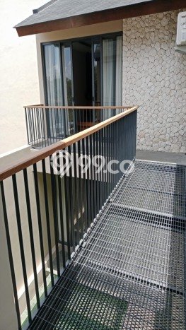 PROPERTI PILIHAN! Rumah area , Luas 100m2m² LB 135m2m² PROPERTI PILIHAN! Rumah area , Luas 100m2m² LB 135m2m²