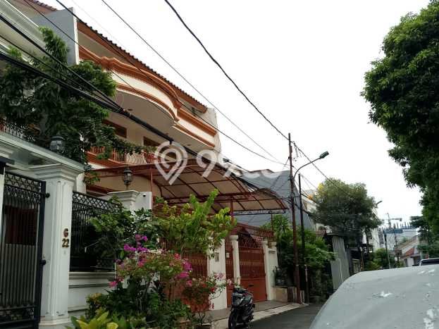 For Sale! Luxury House LT 193m2 Desain Elegan di Kemanggisan For Sale! Luxury House LT 193m2 Desain Elegan di Kemanggisan