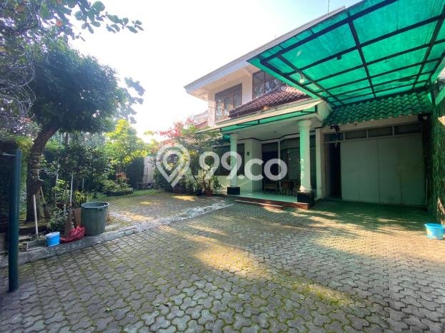 Rumah Strategis area Supratman, Bandung, Luas 375m² Bangunan 236m² - HARGA NEGO! Rumah Strategis area Supratman, Bandung, Luas 375m² Bangunan 236m² - HARGA NEGO!