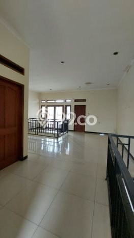 Jarang Ada! Rumah Sewa 4 Kamar Nyaman Siap Huni Turangga Jarang Ada! Rumah Sewa 4 Kamar Nyaman Siap Huni Turangga