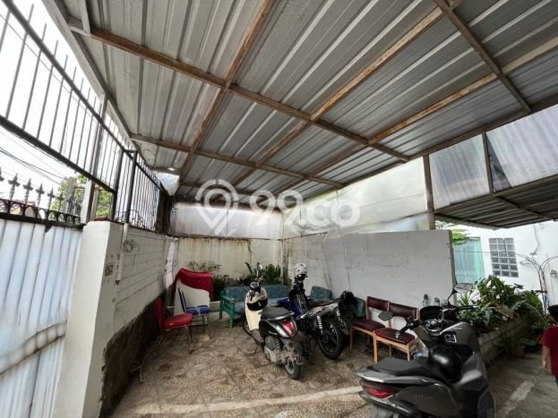 PROPERTI UNGGULAN! Rumah Premium area , LT 240m2m² LB 110m2m² PROPERTI UNGGULAN! Rumah Premium area , LT 240m2m² LB 110m2m²