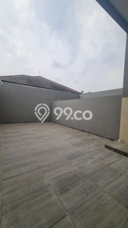 LISTING BARU! Rumah Strategis di , LT 150m2m² Bangunan 215m2m² LISTING BARU! Rumah Strategis di , LT 150m2m² Bangunan 215m2m²