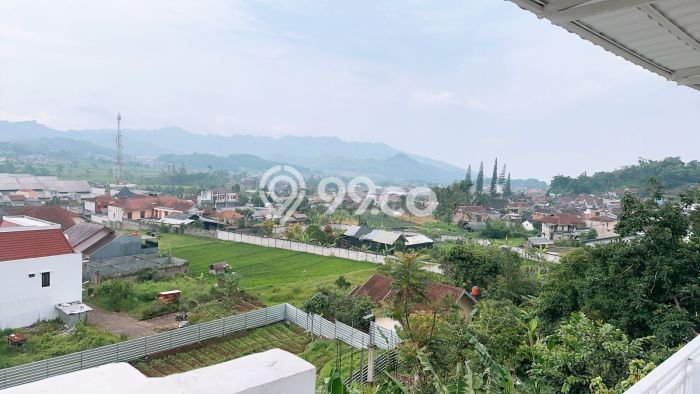 Rumah Berkualitas dengan Luas Tanah 521m² di Kawasan Elite Ciwidey, Bandung Rumah Berkualitas dengan Luas Tanah 521m² di Kawasan Elite Ciwidey, Bandung