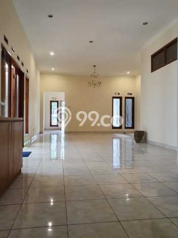 HOT DEAL! Rumah di Supratman, 3 KM, Lingkungan Strategis, LT 240m² Bangunan 200m² HOT DEAL! Rumah di Supratman, 3 KM, Lingkungan Strategis, LT 240m² Bangunan 200m²