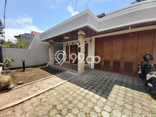 HOT DEAL! Rumah di Supratman, 3 KM, Lingkungan Strategis, LT 240m² Bangunan 200m² HOT DEAL! Rumah di Supratman, 3 KM, Lingkungan Strategis, LT 240m² Bangunan 200m²