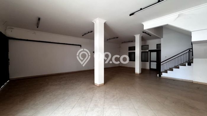 Dijual Rumah Mewah Elegan Dengan View Cantik di Taman Holis Indah, Bandung Dijual Rumah Mewah Elegan Dengan View Cantik di Taman Holis Indah, Bandung