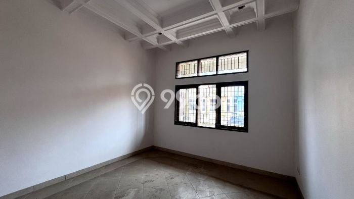 Dijual Rumah Mewah Elegan Dengan View Cantik di Taman Holis Indah, Bandung Dijual Rumah Mewah Elegan Dengan View Cantik di Taman Holis Indah, Bandung