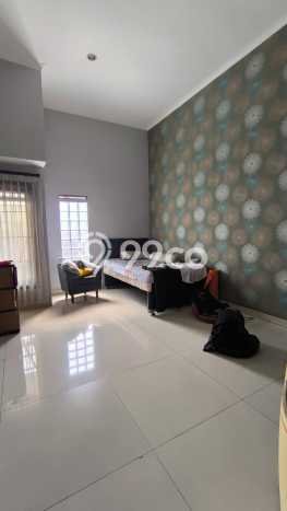 For Sale! Premium House LT 200m2 Desain Elegan di Taman Holis Indah For Sale! Premium House LT 200m2 Desain Elegan di Taman Holis Indah