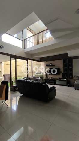 For Sale! Premium House LT 200m2 Desain Elegan di Taman Holis Indah For Sale! Premium House LT 200m2 Desain Elegan di Taman Holis Indah