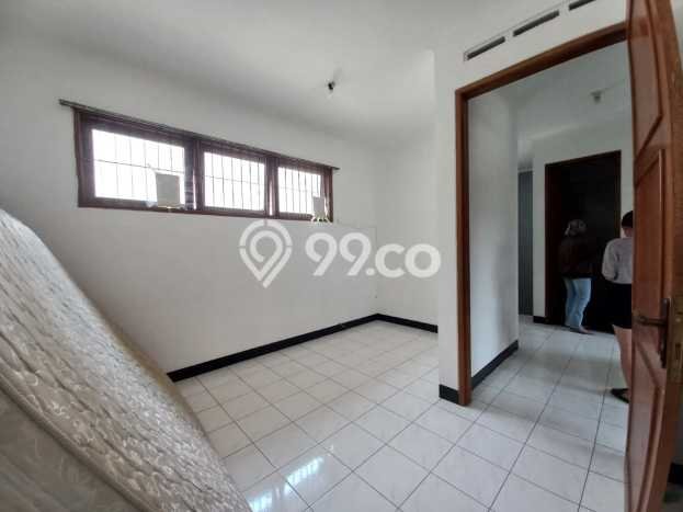Disewakan Rumah Murah di Setra Duta Bandung dengan 5 KT Disewakan Rumah Murah di Setra Duta Bandung dengan 5 KT