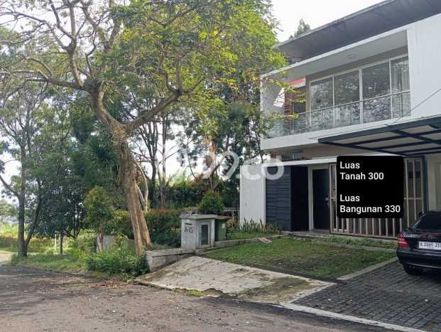 Rumah Nyaman di Coblong, Bandung, LT 300m2m² LB 330m2m² Rumah Nyaman di Coblong, Bandung, LT 300m2m² LB 330m2m²