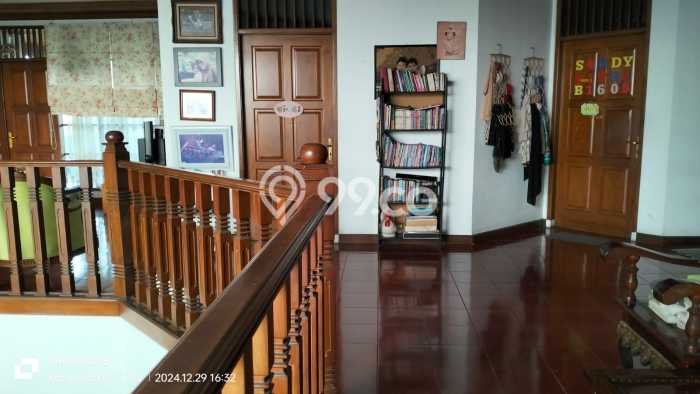 Siap Huni Rumah Mewah 5 Kamar di Kramat Jati Dekat ke Mana Saja Siap Huni Rumah Mewah 5 Kamar di Kramat Jati Dekat ke Mana Saja