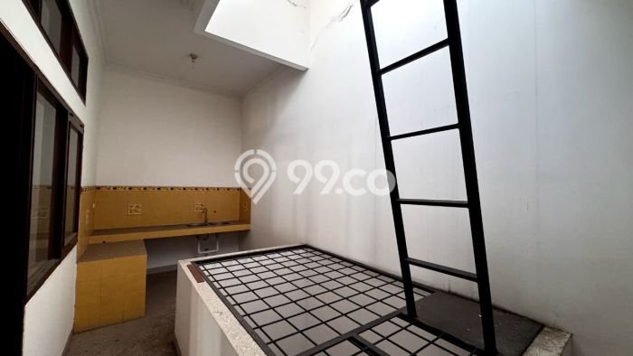 Dijual Rumah Mewah Elegan Dengan View Cantik di Taman Holis Indah, Bandung Dijual Rumah Mewah Elegan Dengan View Cantik di Taman Holis Indah, Bandung