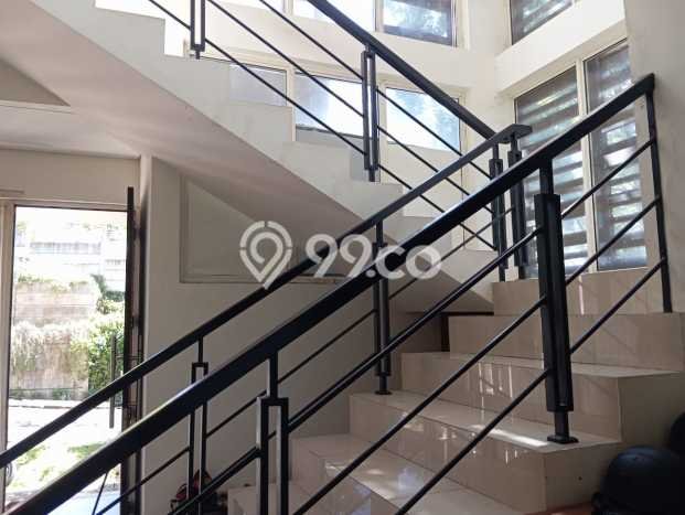 Rumah Nyaman di Coblong, Bandung, LT 300m2m² LB 330m2m² Rumah Nyaman di Coblong, Bandung, LT 300m2m² LB 330m2m²
