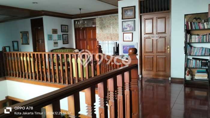 Siap Huni Rumah Mewah 5 Kamar di Kramat Jati Dekat ke Mana Saja Siap Huni Rumah Mewah 5 Kamar di Kramat Jati Dekat ke Mana Saja