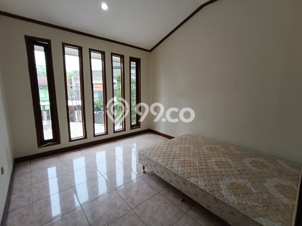 Disewakan! Rumah 3 Kamar Tidur &
3 Kamar Mandi di Setra Sari, Bandung Disewakan! Rumah 3 Kamar Tidur &
3 Kamar Mandi di Setra Sari, Bandung