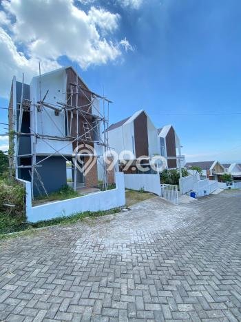 Rumah Luas Tanah 120m2m² di Semarang Barat, Semarang - Lokasi Strategis Rumah Luas Tanah 120m2m² di Semarang Barat, Semarang - Lokasi Strategis