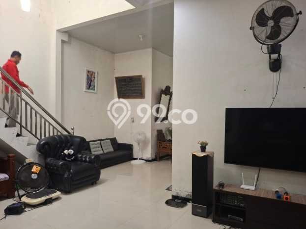 Kesempatan Investasi 4 Kamar Tidur dan 3 Kamar Mandi di Semarang Barat, Dekat Pusat Kota, Semarang Kesempatan Investasi 4 Kamar Tidur dan 3 Kamar Mandi di Semarang Barat, Dekat Pusat Kota, Semarang