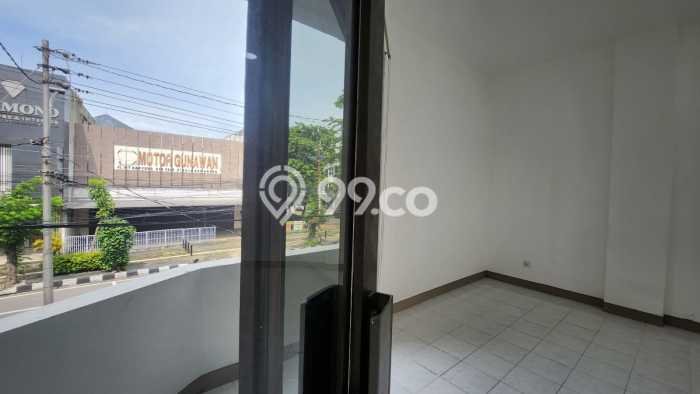 Ruko Bagus LT 111m2 LB 310m2 Dijual di Semarang Tengah Semarang Ruko Bagus LT 111m2 LB 310m2 Dijual di Semarang Tengah Semarang