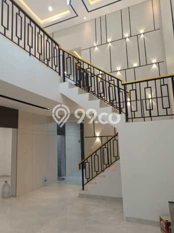 Dijual Rumah Mewah Megah Dengan View Cantik di Taman Palem, Jakarta Barat Dijual Rumah Mewah Megah Dengan View Cantik di Taman Palem, Jakarta Barat